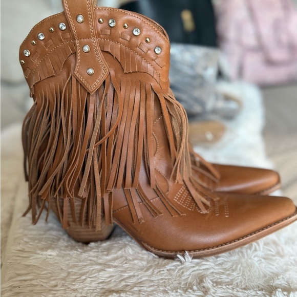 ZIGI Finlandia Fringe Tan Leather Boots NWOT- size 9 - Picture 7 of 16